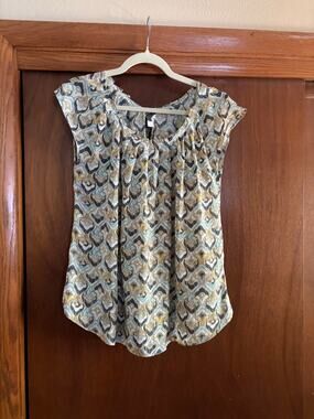 A:Glow Maternity Blouse Medium Geometric Print Cap Sleeve Lightweight Top